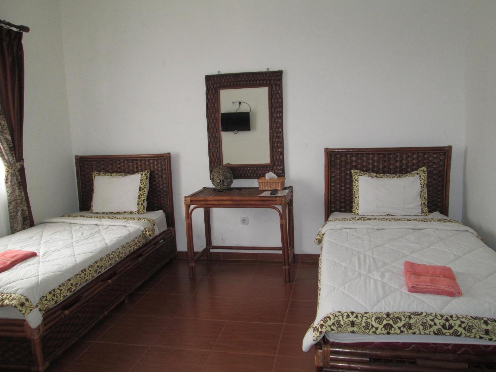 Osmond Villa Resort Лембанг Екстериор снимка